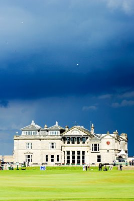 St Andrews Clubhouse - Under the Weather