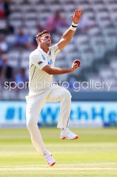 Tim Southee New Zealand bowls v England Lord's Test 2021