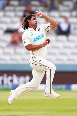 Colin de Grandhomme New Zealand bowls v England Lord's Test 2021