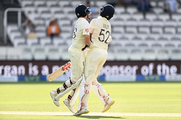 Joe Root collides with Dom Sibley England v New Zealand Lord's Test 2021