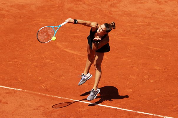 Maria Sakkari Greece serves v Iga Swiatek French Open Paris 2021