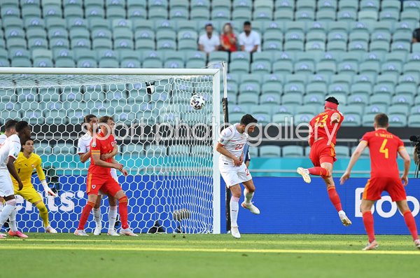 Kieffer Moore Wales scores v Switzerland Euro 2020