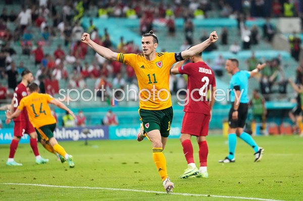 Gareth Bale Wales celebrates v Turkey Baku Euro 2020