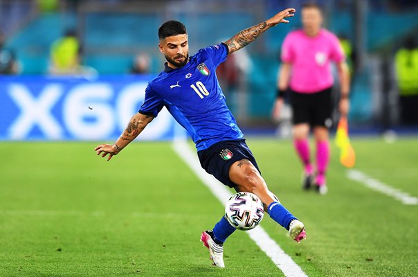 Lorenzo Insigne Italy on the ball v Switzerland Euro 2020 