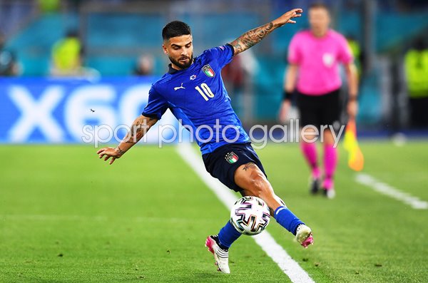 Lorenzo Insigne Italy on the ball v Switzerland Euro 2020 