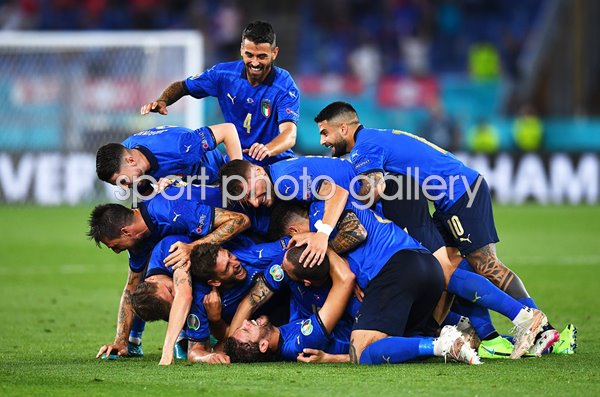 Italy celebrate goal v Switzerland Rome Euro 2020