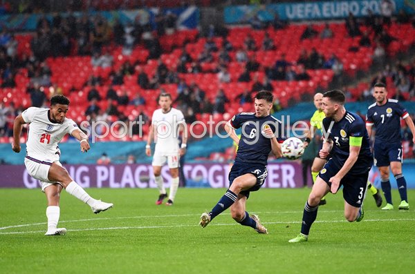 Reece James England shoots v Scotland Wembley Euro 2020