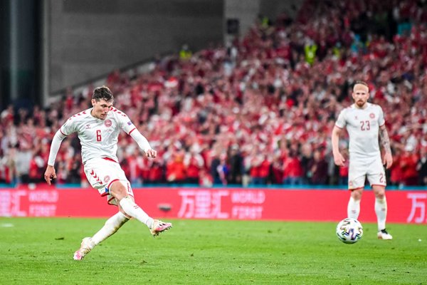 Andreas Christensen Denmark shoots v Russia Euro 2020 