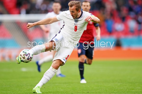 Harry Kane England shoots v Czech Republic Wembley Euro 2020
