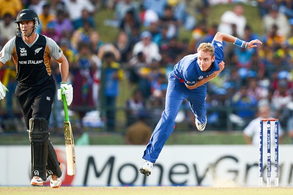 Stuart Broad bowls World T20 2012
