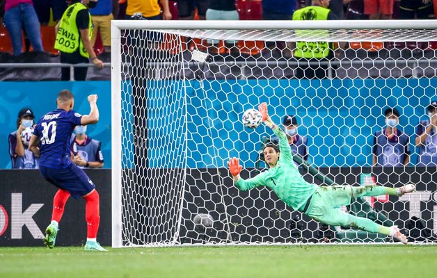 Yann Sommer Switzerland saves Kylian Mbappe France penalty Last 16 Euro 2020 