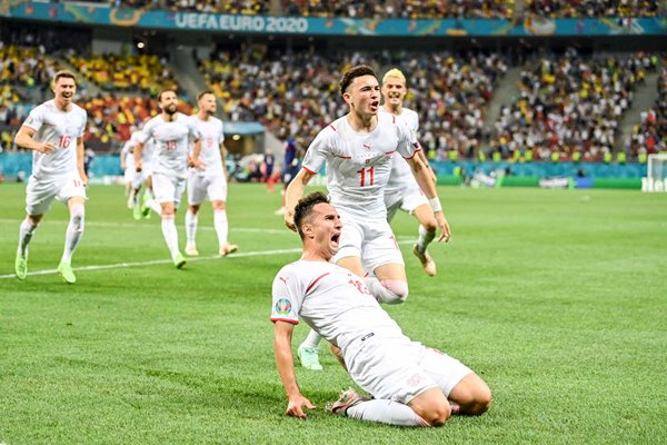 Mario Gavranovic Switzerland scores v France Last 16 Euro 2020