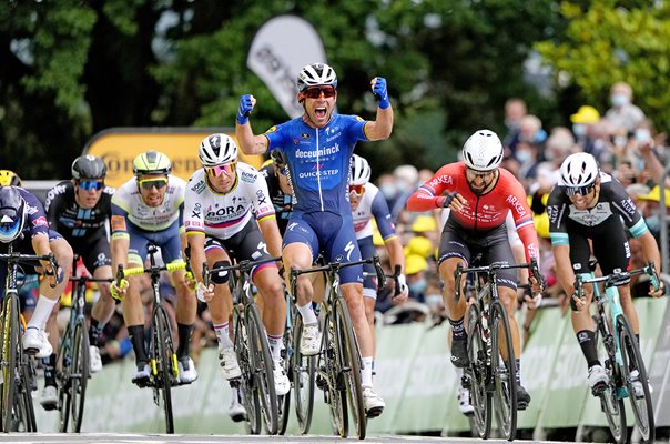 Mark Cavendish Great Britain wins Stage 4 sprint Tour de France 2021
