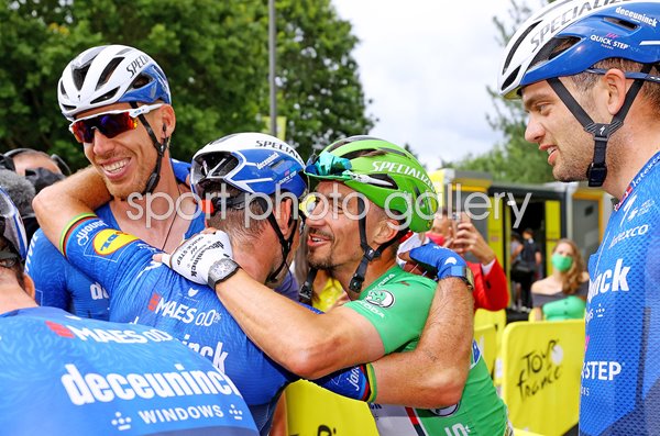 Julian Alaphilippe congratulates Mark Cavendish Stage 4 ...