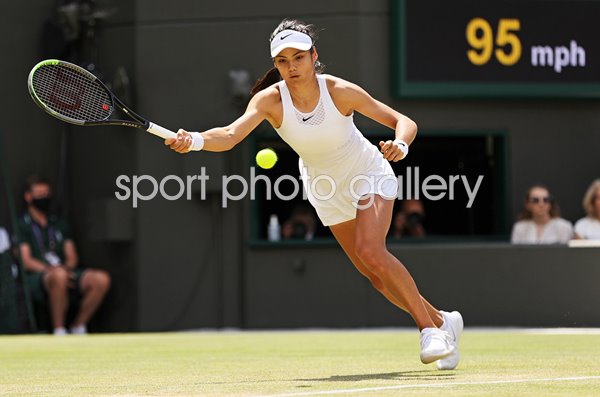 Emma Raducanu Great Britain running forehand Wimbledon 2021