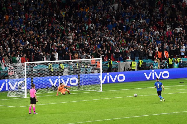 Jorginho Italy scores winning penalty v Spain Semi Final Euro 2020