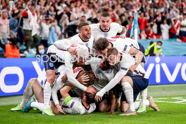 England celebrate winning Harry Kane goal v Denmark Semi Final Euro 2020 