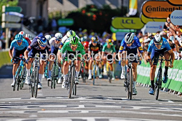 Mark Cavendish sprints towards record 34th Stage win Tour de France 2021  