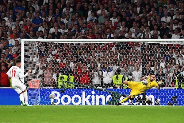 Gianluigi Donnarumma Italy saves Jadon Sancho penalty Euro 2020 Final
