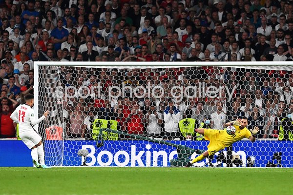Gianluigi Donnarumma Italy saves Jadon Sancho penalty Euro 2020 Final