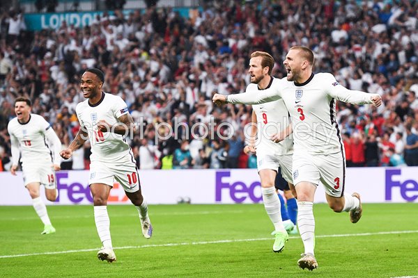 Luke Shaw England scores v Italy Final Wembley Euro 2020 