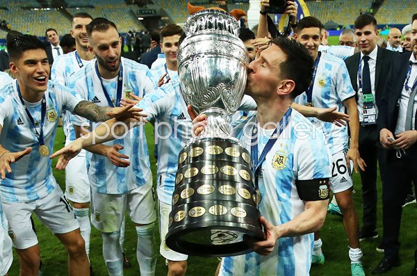 Lionel Messi Argentina Copa America Trophy 2021