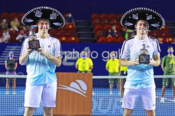 Neal and Ken Skupski Doubles Winners Mexican Open 2021