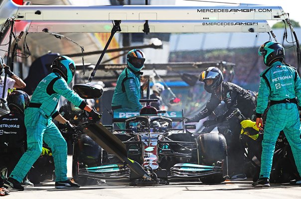 Lewis Hamilton Mercedes pitstop British Grand Prix Silverstone 2021