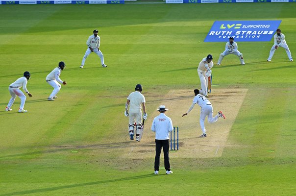 Mohammed Siraj India bowls James Anderson England Lord's 2021