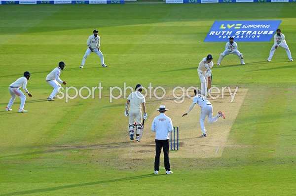 Mohammed Siraj India bowls James Anderson England Lord's 2021