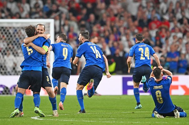 Giorgio Chiellini, Manuel Locatelli and Jorginho Italy celebrate winning Euro 2020 