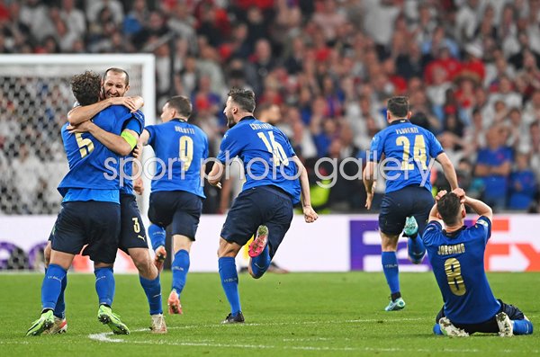 Giorgio Chiellini, Manuel Locatelli and Jorginho Italy celebrate winning Euro 2020 