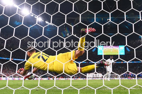 Gianluigi Donnarumma Italy saves Bukayo Saka penalty Final Euro 2020 