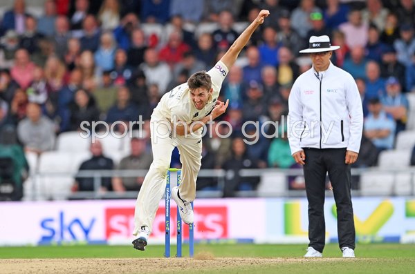 Craig Overton England bowls v India Headingley Test Match 2021