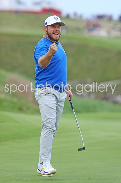 Tyrrell Hatton Europe celebrates Day 1 Foursomes 18th Green Ryder Cup 2020