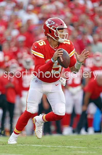 Quarterback Patrick Mahomes Kansas City Chiefs v Cleveland 2021