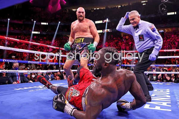 Tyson Fury knocks down v Deontay Wilder Round 3 Trilogy Fight 2021
