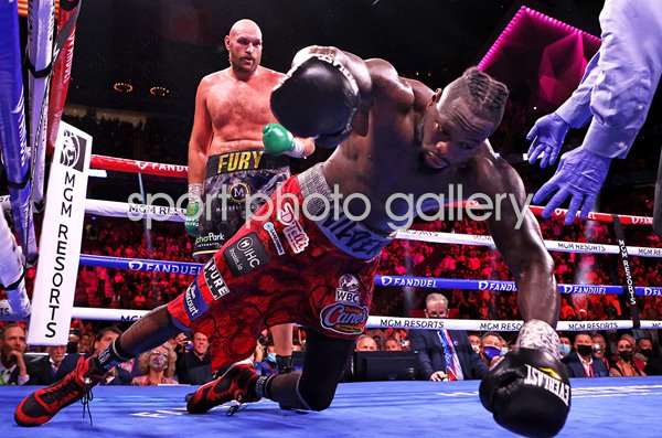 Tyson Fury knocks out Deontay Wilder Round 11 Las Vegas 2021