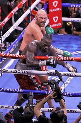 Tyson Fury knock out punch v Deontay Wilder Las Vegas 2021