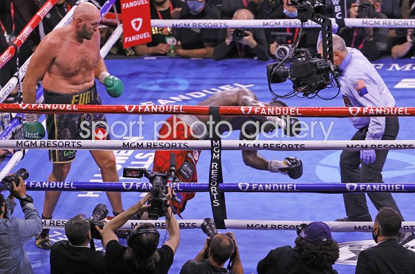 Tyson Fury knocks out v Deontay Wilder Trilogy Fight Las Vegas 2021