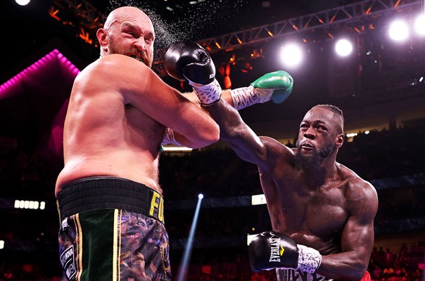 Deontay Wilder punches Tyson Fury Las Vegas 2021