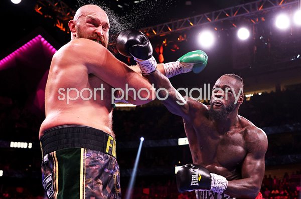 Deontay Wilder punches Tyson Fury Las Vegas 2021
