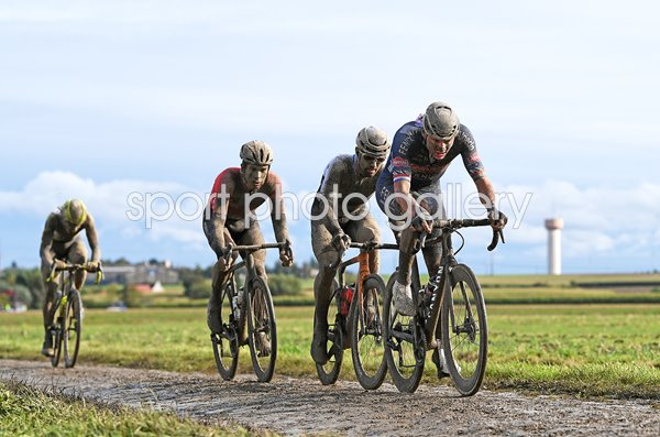 Guillaume Boivin Sonny Colbrelli Mathieu Van Der Poel Paris Roubaix 2021 
