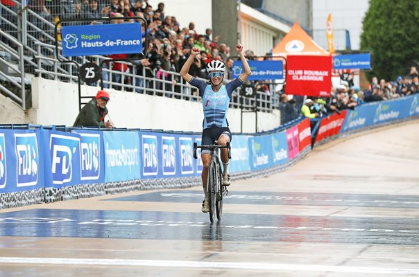 Lizzie Deignan-Armitstead Great Britain wins Paris Roubaix 2021 