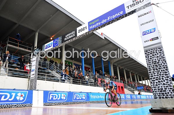 Elisabeth Deignan-Armitstead Great Britain wins Paris Roubaix 2021 