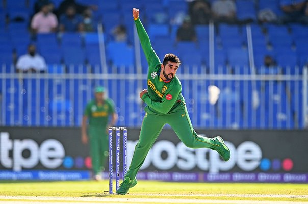 Tabraiz Shamsi South Africa bowls v Sri Lanka T20 World Cup 2021