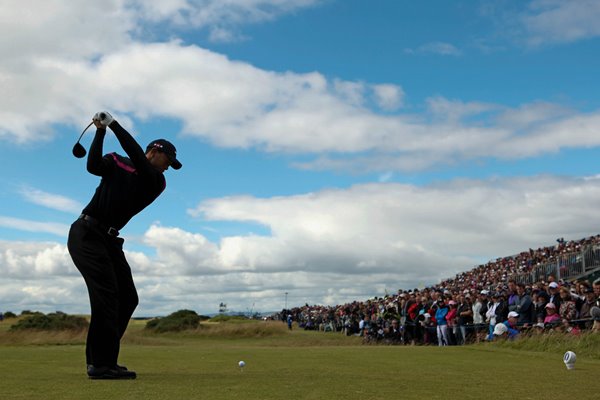 Tiger Woods tees off on 5th hole in Round 3