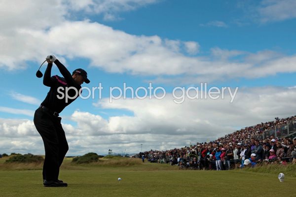 Tiger Woods tees off on 5th hole in Round 3