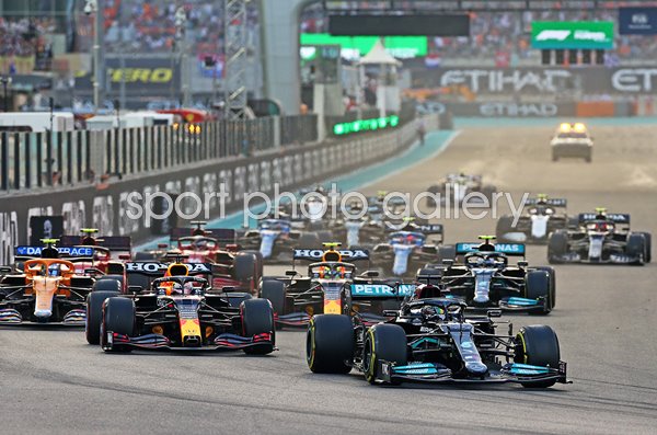 Lewis Hamilton takes lead lap 1 Abu Dhabi Grand Prix 2021