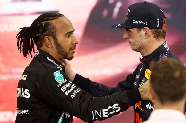 Lewis Hamilon congratulates Max Verstappen Abu Dhabi Grand Prix 2021